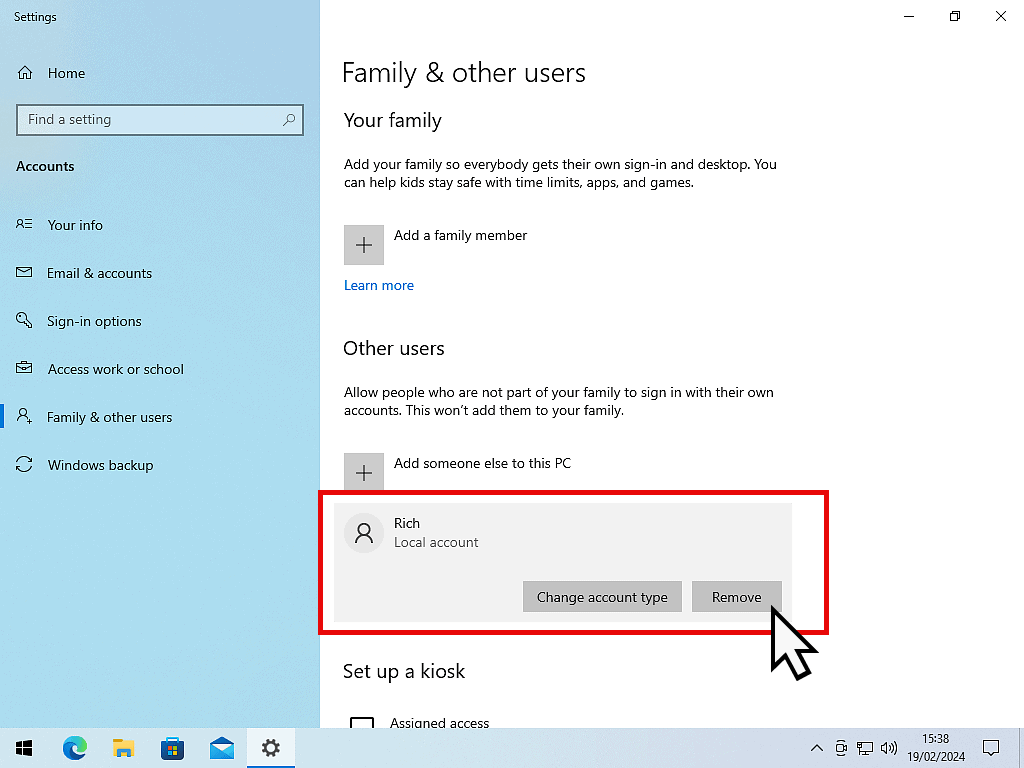 Remove account button is highlighted in Windows 10.