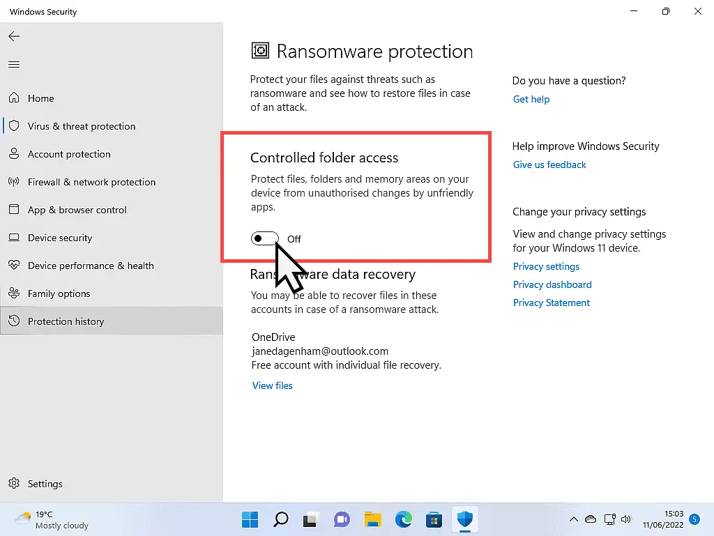 Ransomware protection is turned off and a mouse pointer is hovering over the toggle switch.