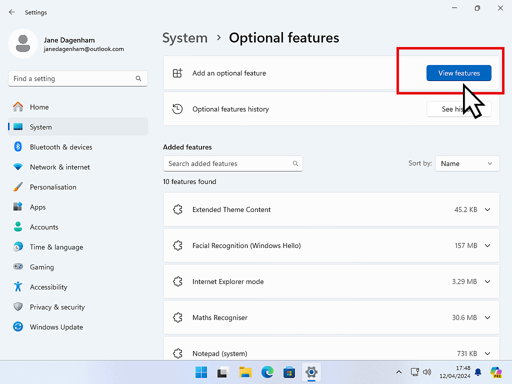 View Features button is marked in Windows 11.