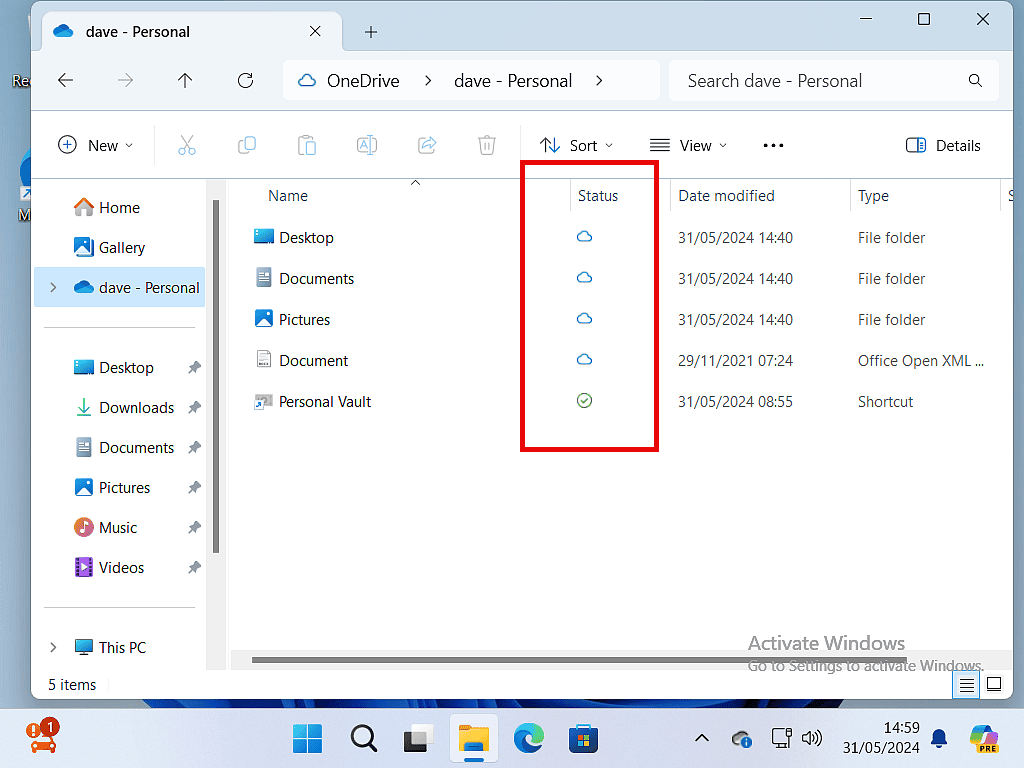 Inside OneDrive folder. Status icons are highlighted.