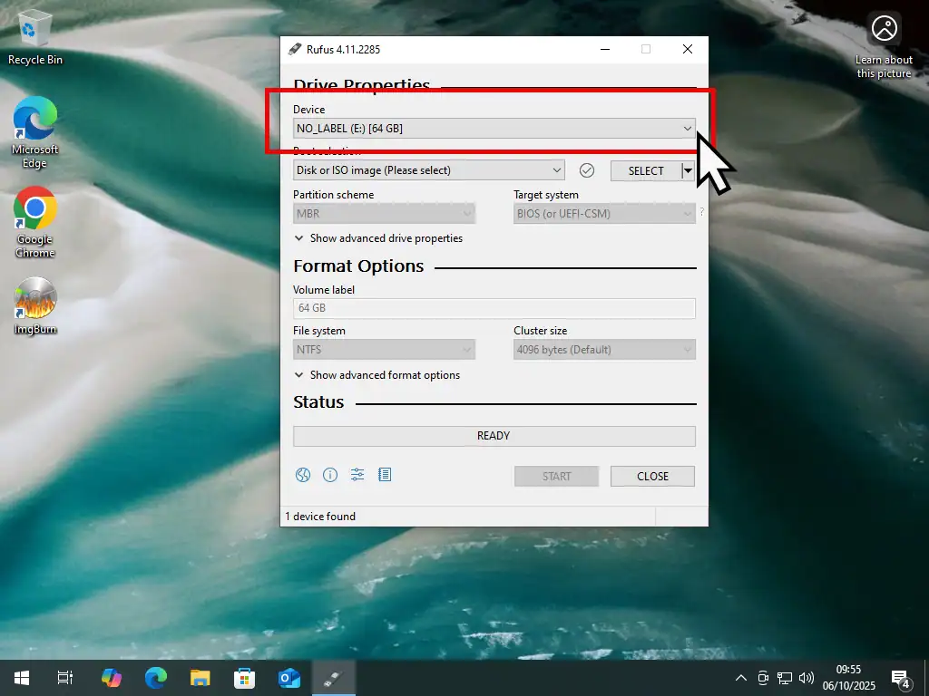 USB flash drive indicated in Rufus.