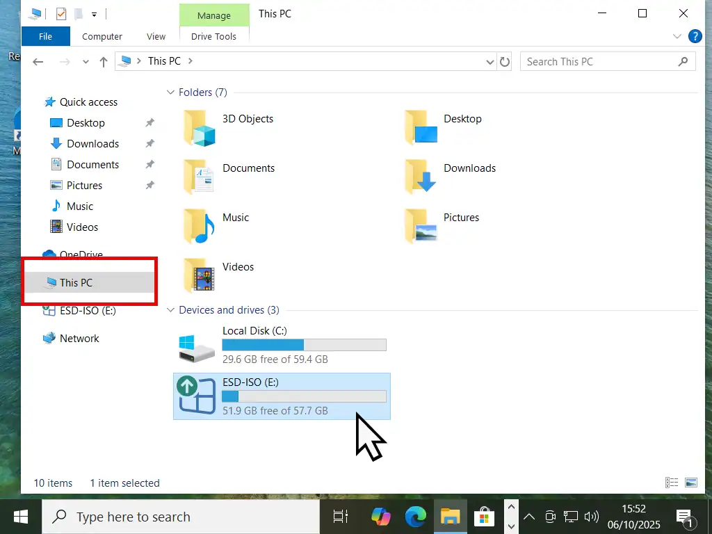 This PC and the Windows 11 installation USB drive are both indicated.