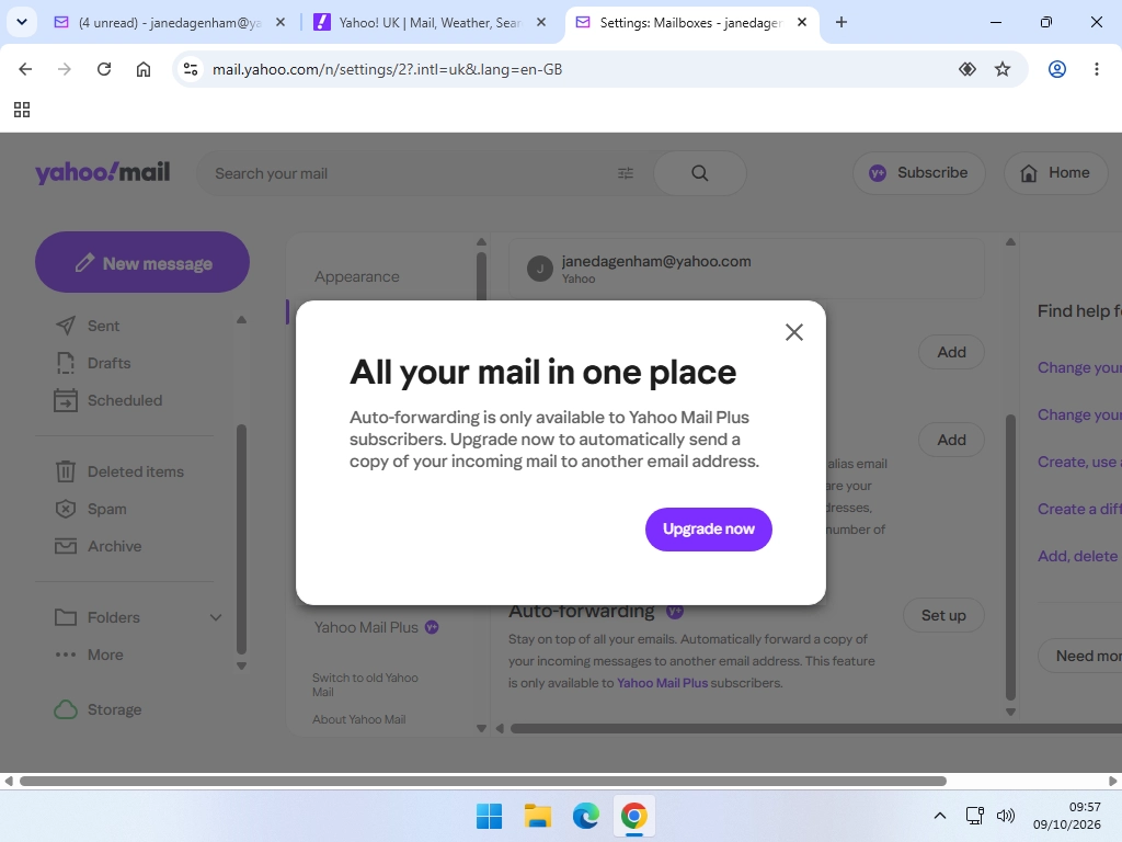 The forwarding setting in Yahoo Mail asking a free account to upgrade.
